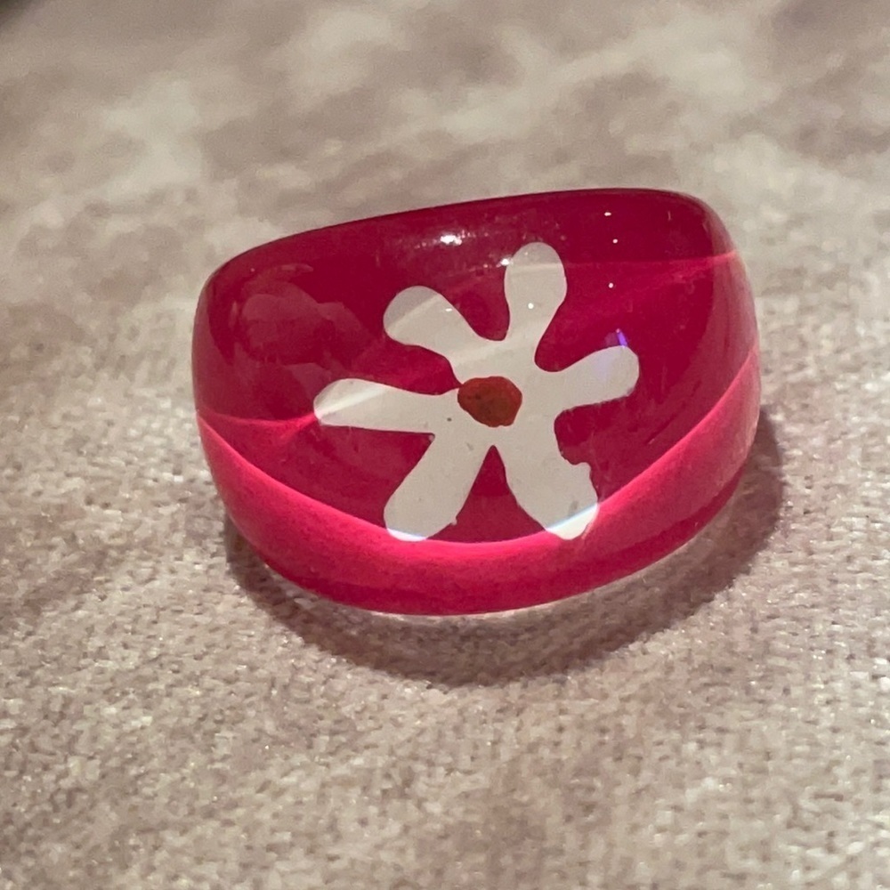 Red & White Lucite Dome Ring With Abstract Flower